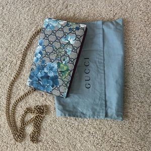 Authentic Gucci Bloom Wallet On A Chain. In amazing condition!!!
